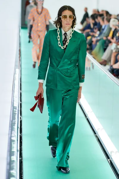 Look 76